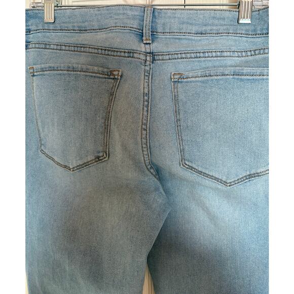 Old Navy mid rise Wow boot cut jeans size 12 long  light wash - Picture 5 of 7